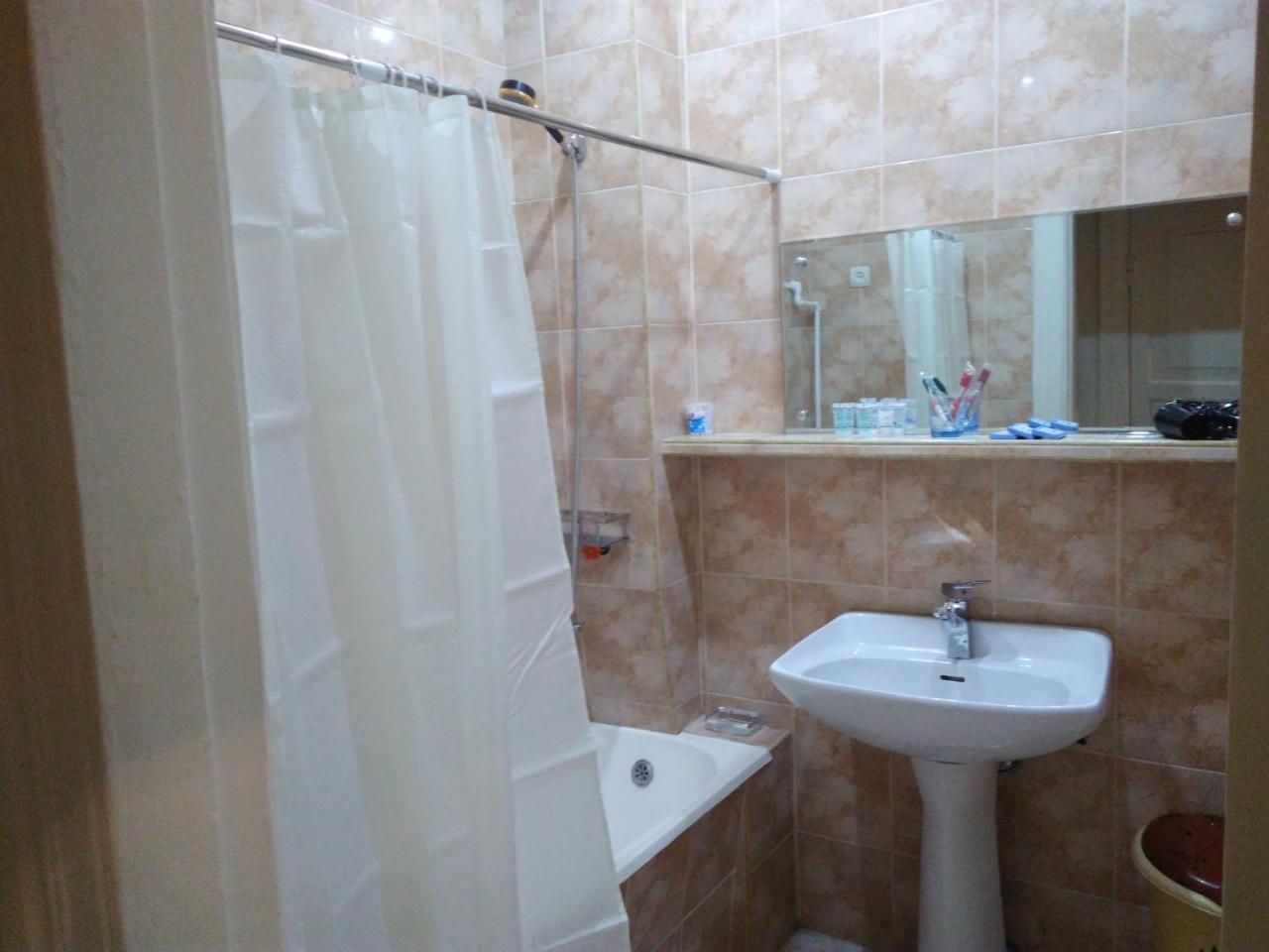 Apartment Gallery Rustaveli 1 Tbilisi Exteriör bild