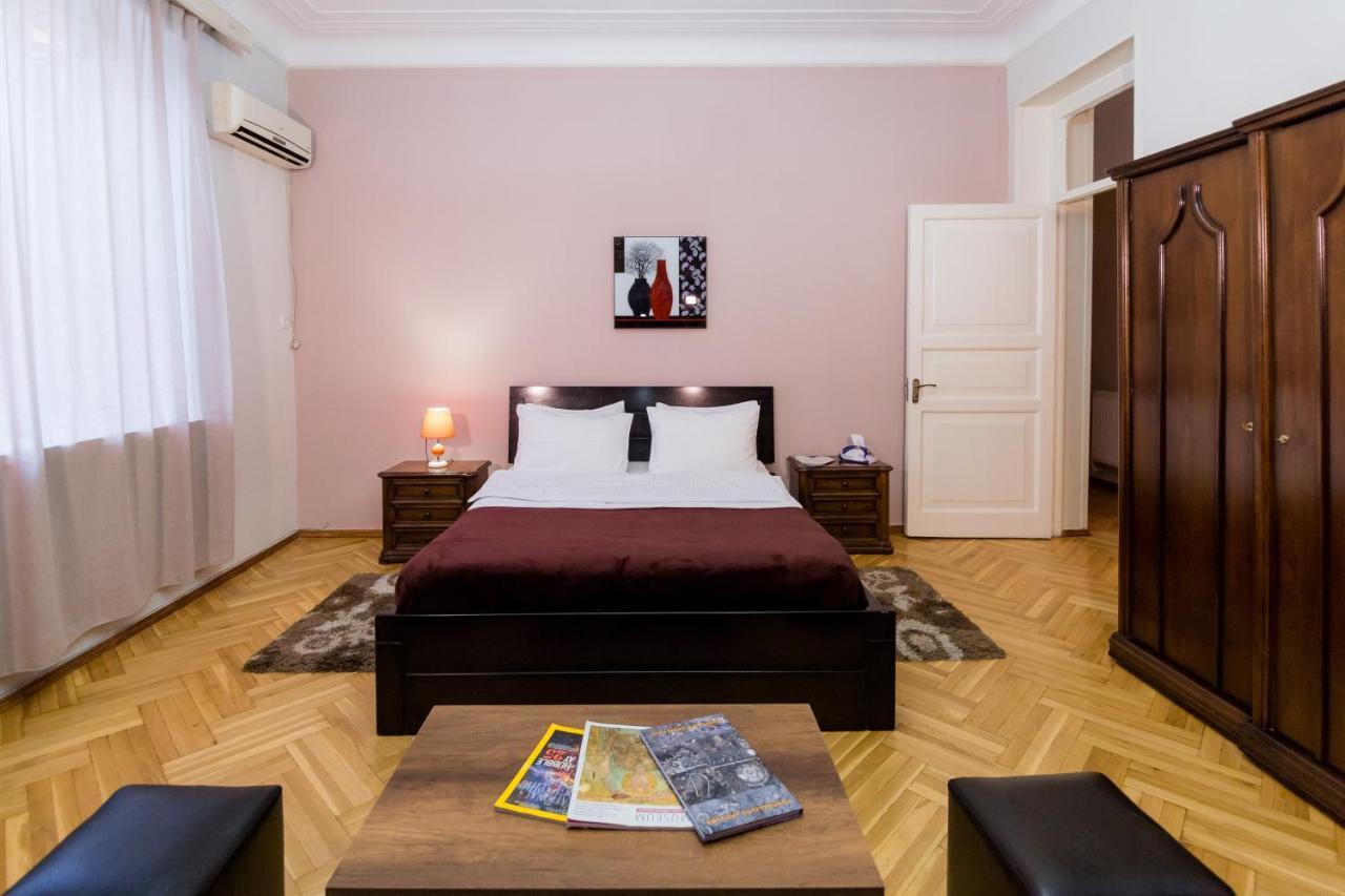 Apartment Gallery Rustaveli 1 Tbilisi Exteriör bild