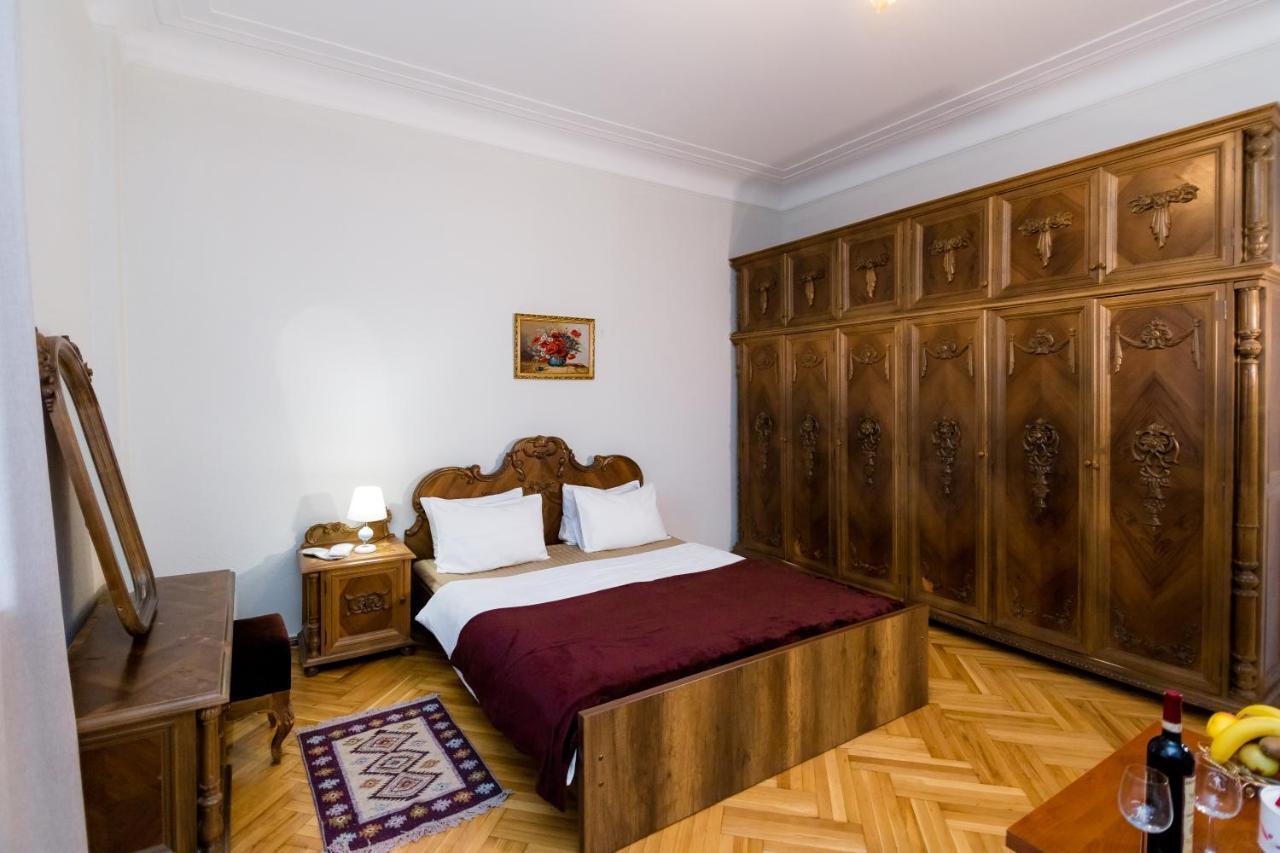 Apartment Gallery Rustaveli 1 Tbilisi Exteriör bild