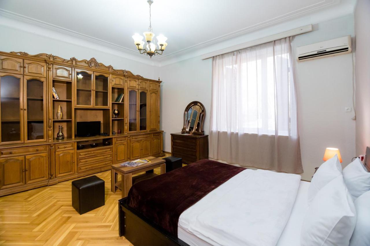 Apartment Gallery Rustaveli 1 Tbilisi Exteriör bild