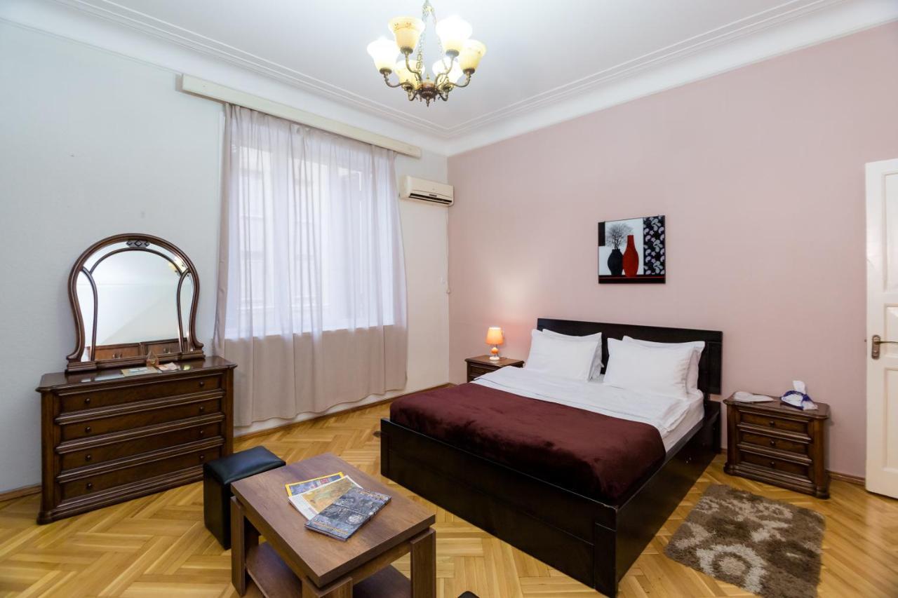 Apartment Gallery Rustaveli 1 Tbilisi Exteriör bild