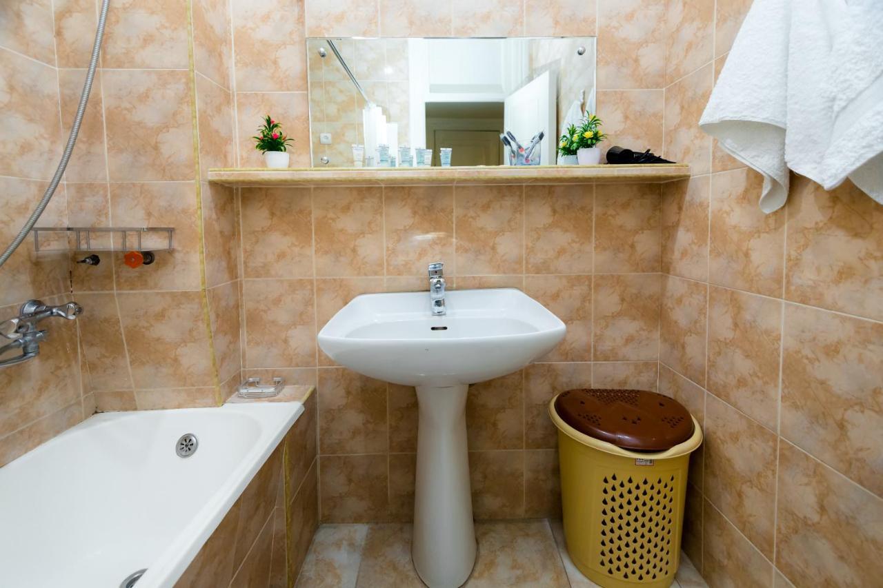 Apartment Gallery Rustaveli 1 Tbilisi Exteriör bild
