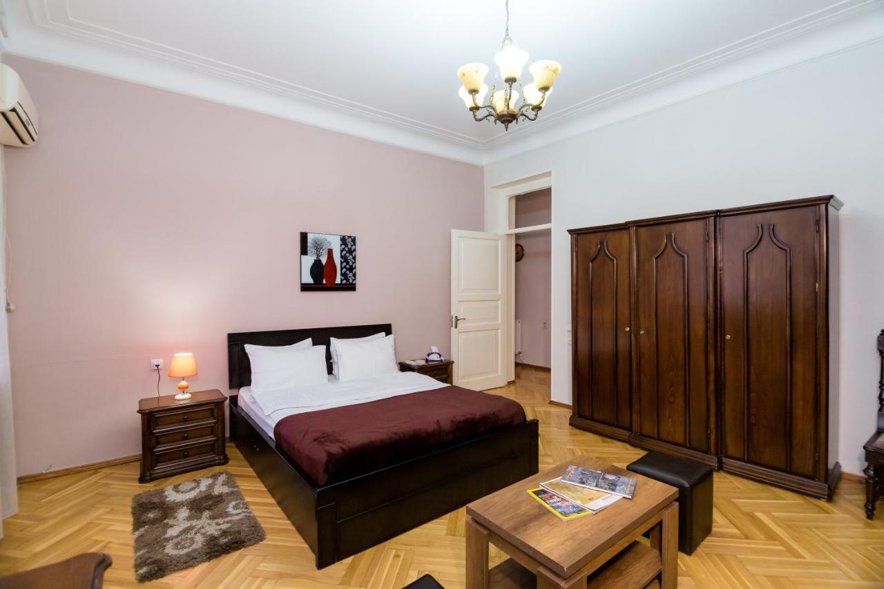 Apartment Gallery Rustaveli 1 Tbilisi Exteriör bild